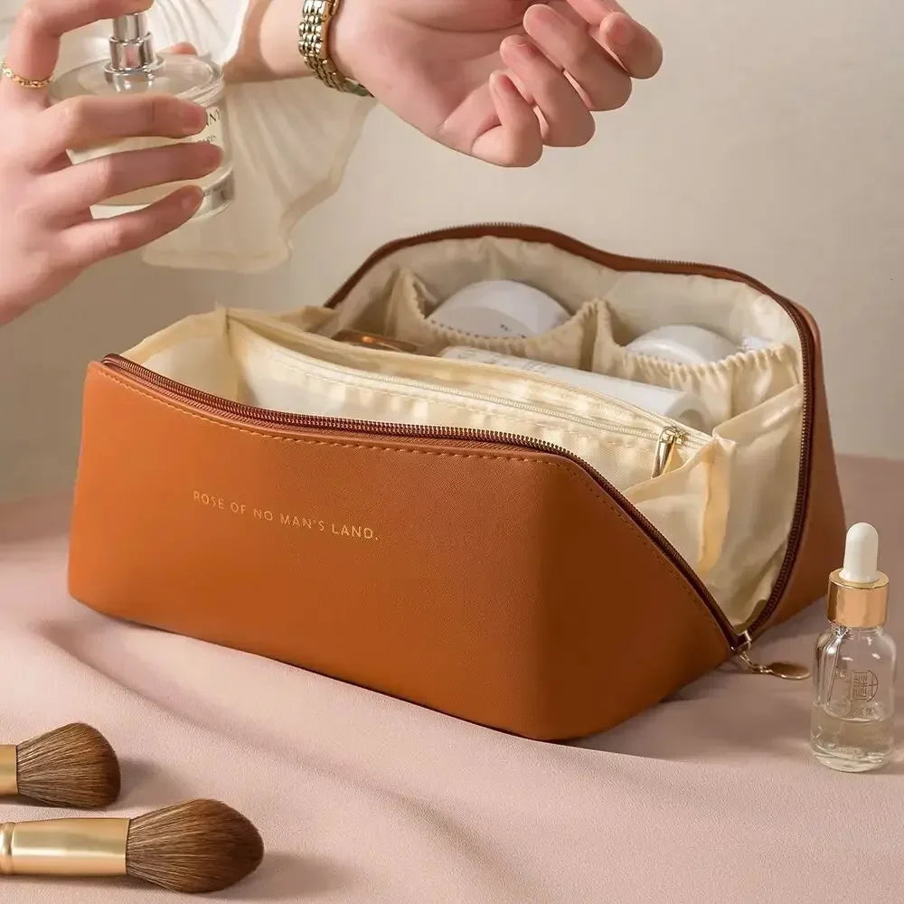 Luxury Makeup Organizer Bag – Travel-Friendly Cosmetic Storage